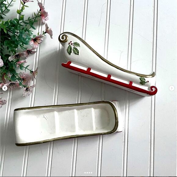 Vintage Christmas Ceramic White Sleigh JSNY Taiwan RANDOM CHOICE ONE - Picture 2 of 4